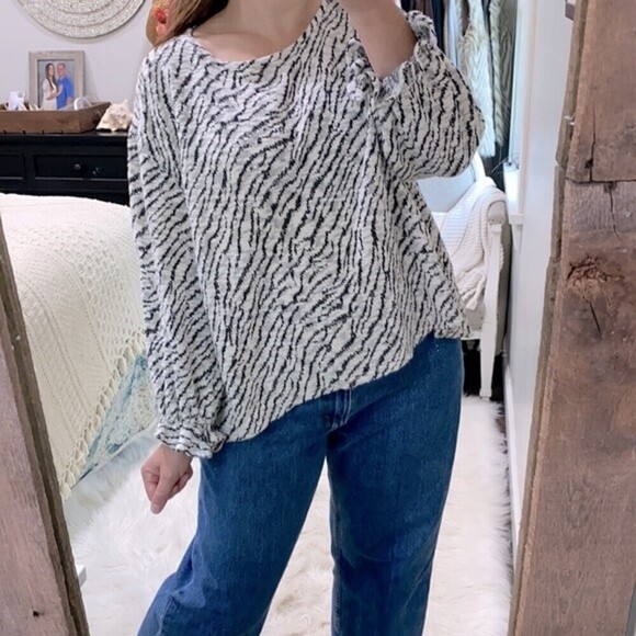 Zac & Rachel woman black & white safari print top size 2X - Picture 2 of 4